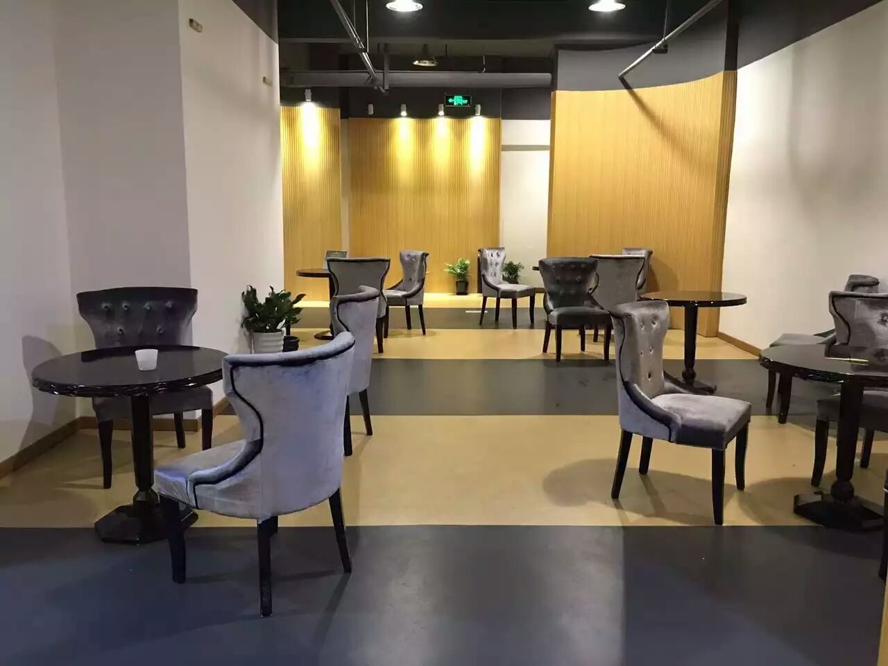 創(chuàng)意辦公地板案例